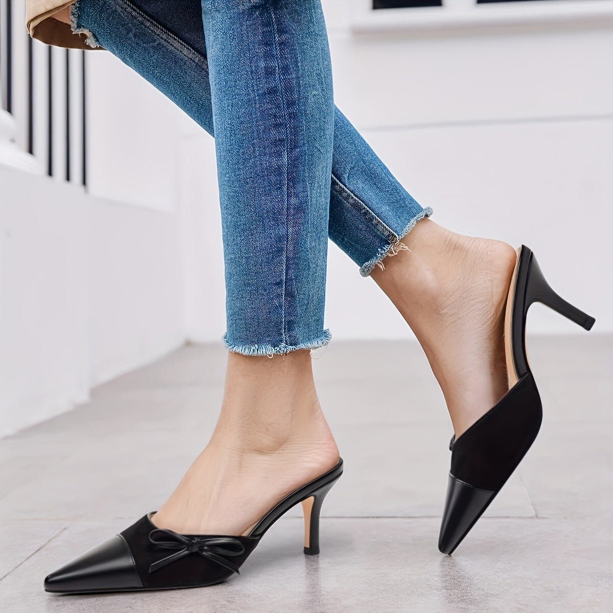Women'S Side Bow Stiletto Heel Sandals Two-color Closed Pointed Wedding Dress Shoes High Heels